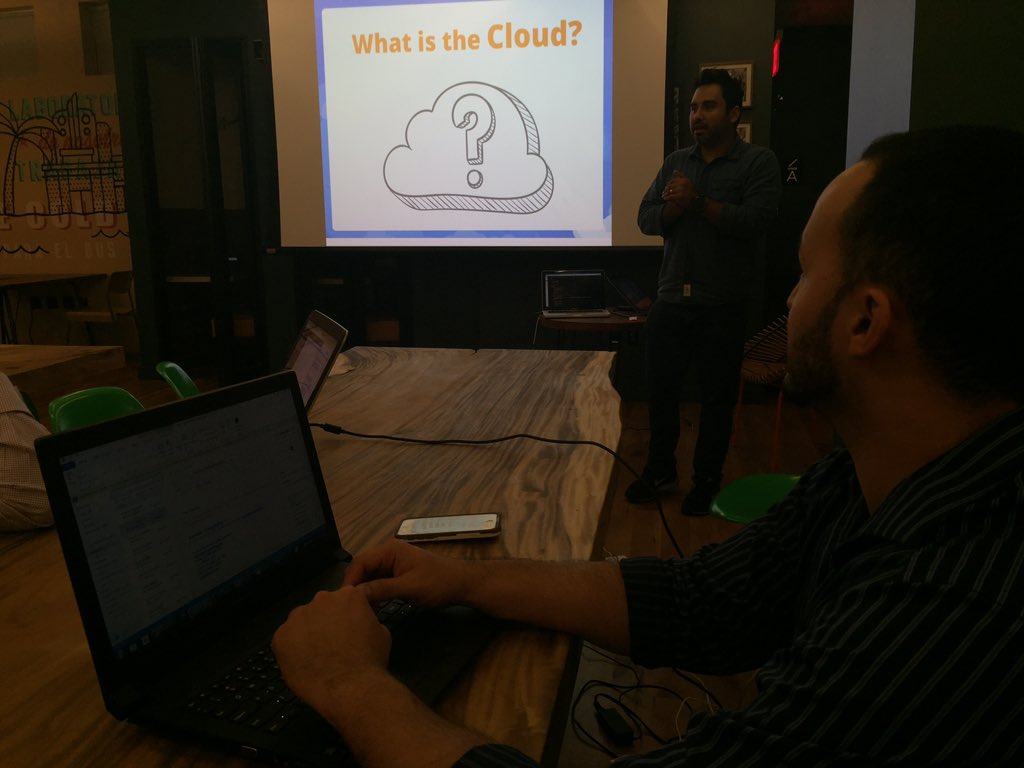 4GeeksAcademy's tweet image. @gerardosandoval  @facilcloud  at #introtocoding what is the cloud and what we can do in it