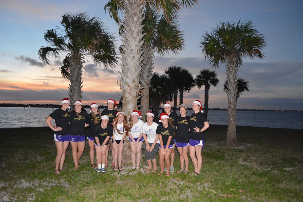 ValkyriesSwim's tweet image. One more full day left of 2015 Training Trip before the holiday break! #GoVals #neverquit #successisearnednotgiven