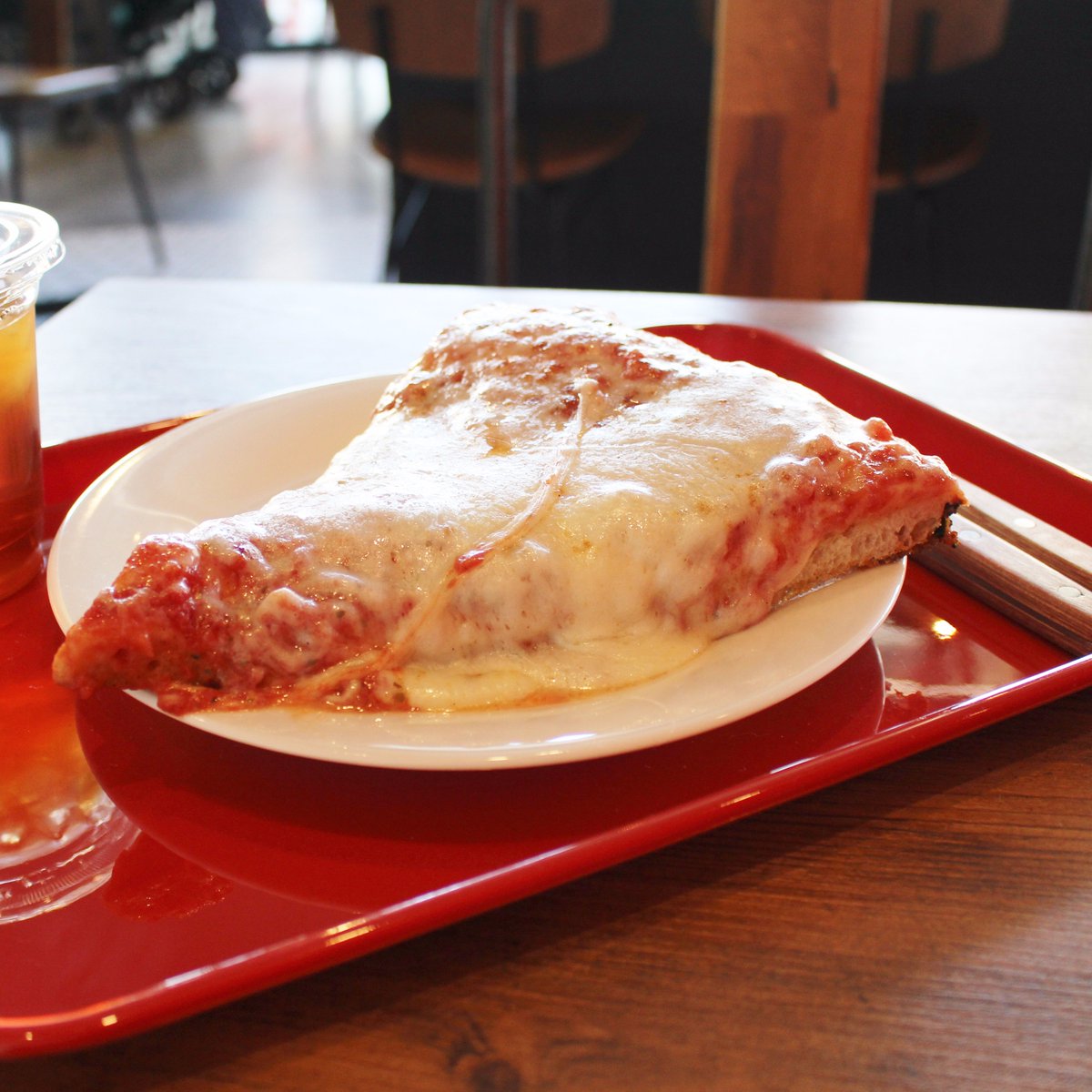 OpenSnapJP's tweet photo. #ニューヨークスタイル の #ピザ はシンプルな味付けとボリュームがあって、#安くて美味しい と評判です♪手軽な #ディナー としても！#OpenSnap のピザはこちらhttps://t.co/wM95lQvQdJ https://t.co/x6EE7udsbh
