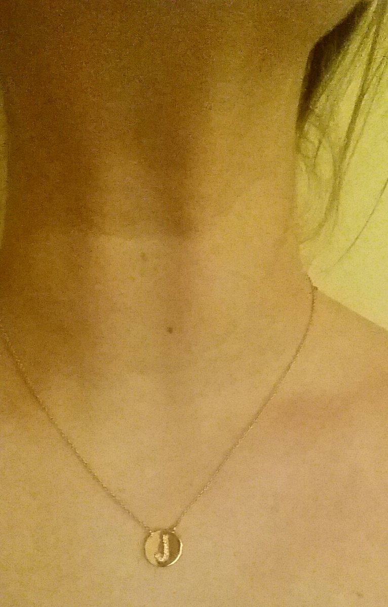 liljulayy's tweet photo. "who bought you that cute necklace"
"myself"
"no really"
"yes mother I am that single &amp; need to buy my own jewelry🌝" https://t.co/ybYoT5ZQya
