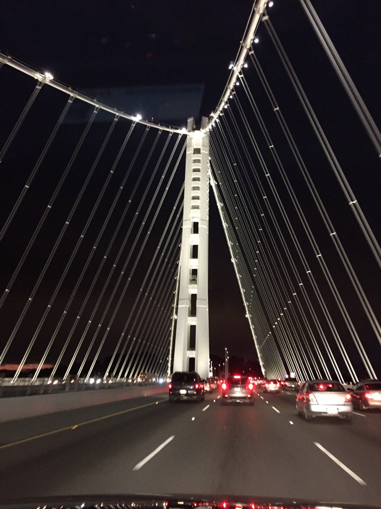robbinsbythebay's tweet photo. Dinner tonight with my love @kevinoakland #sfbridge #nightlife https://t.co/Z69kavZlBq