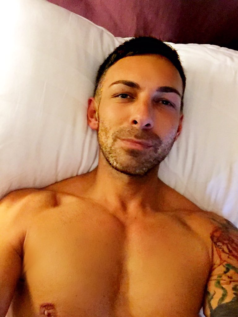 DavidDucasse's tweet photo. LOVE clean bedding #diveinit #pillowtalk #duvet #sleeptime #bed #dream https://t.co/TLzxGa735Z
