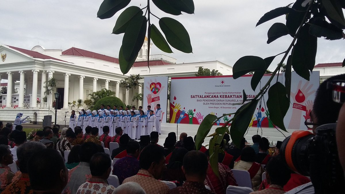palangmerah's tweet photo. Acara dibuka oleh menyanyikan lagu Indonesia raya, mars dan hymne PMI #DDS100x https://t.co/CDFArg69ie