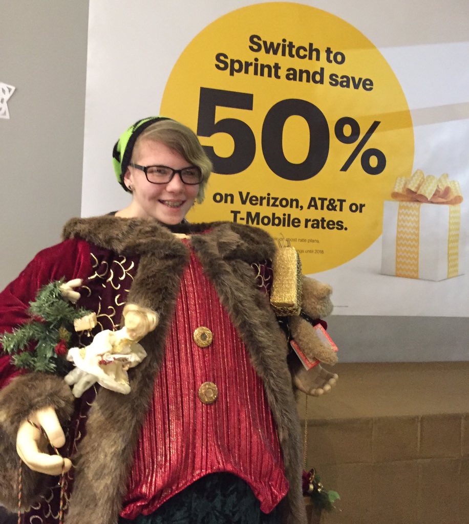 NewingtonSprint's tweet photo. Stop by ALL WEEKEND! Having a holly jolly time switching to Sprint! Bye bye Verizon #NEVIP @kdelorio https://t.co/YRrpdFmJ0s