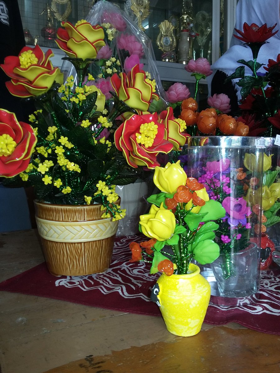 Ada kerajinan bungaa😊😊 harganya bervariasi. ini baru beberapa masi banyak lagi yang lebih lucu. ayoo gercep ke 44