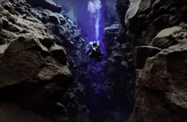 scuttlefish's tweet photo. Watch: This Is What It’s Like to Glide Between Two Continents in Iceland’s Silfra Fissure https://t.co/k57vbrzQOR https://t.co/4ChROcREAK