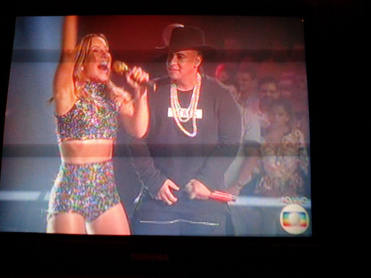 DYBrasil's tweet photo. Con ese vaivén ven ven Me enamora usted bebé @daddy_yankee 🎶 Brasil te quiere mucho 😘 #DaddyInBrazil #corazónCLDY https://t.co/rlbVCmVj4K