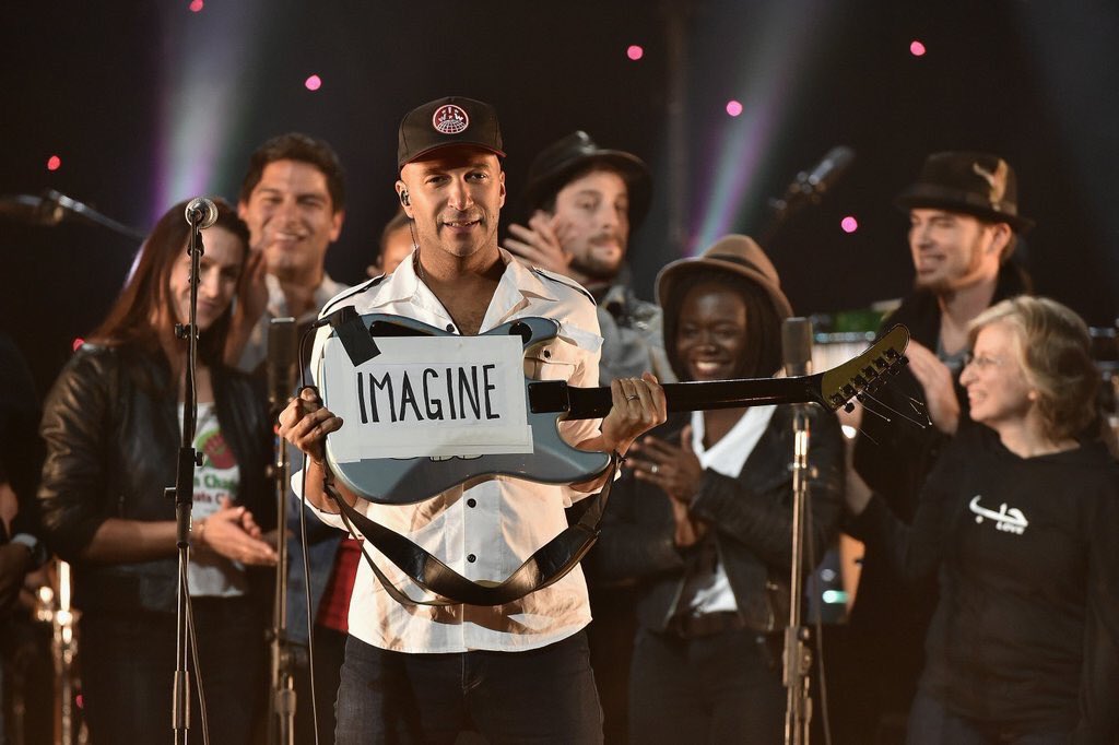 TheGarden's tweet image. Relive the musical magic from @johnlennon's 75th Birthday Concert at #TheaterMSG on @AMC_TV Sat night 9/8c #Lennon75