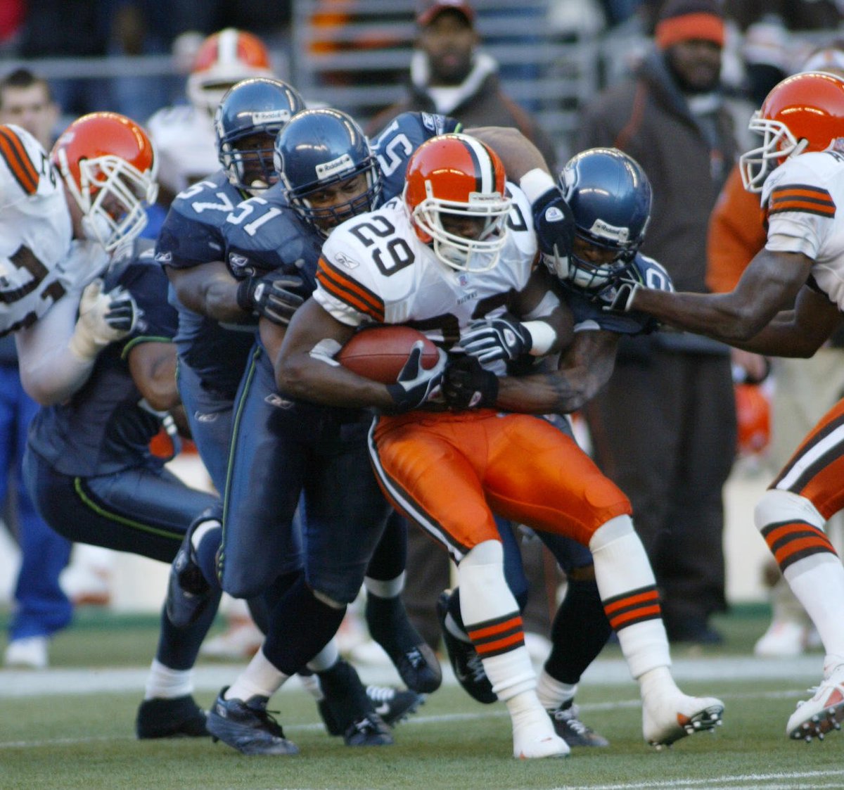 Seahawks's tweet image. #Celebrate40 with a look back at our matchups with the @browns over the years.

📷's [shwks.com/h4ee]

#TBT