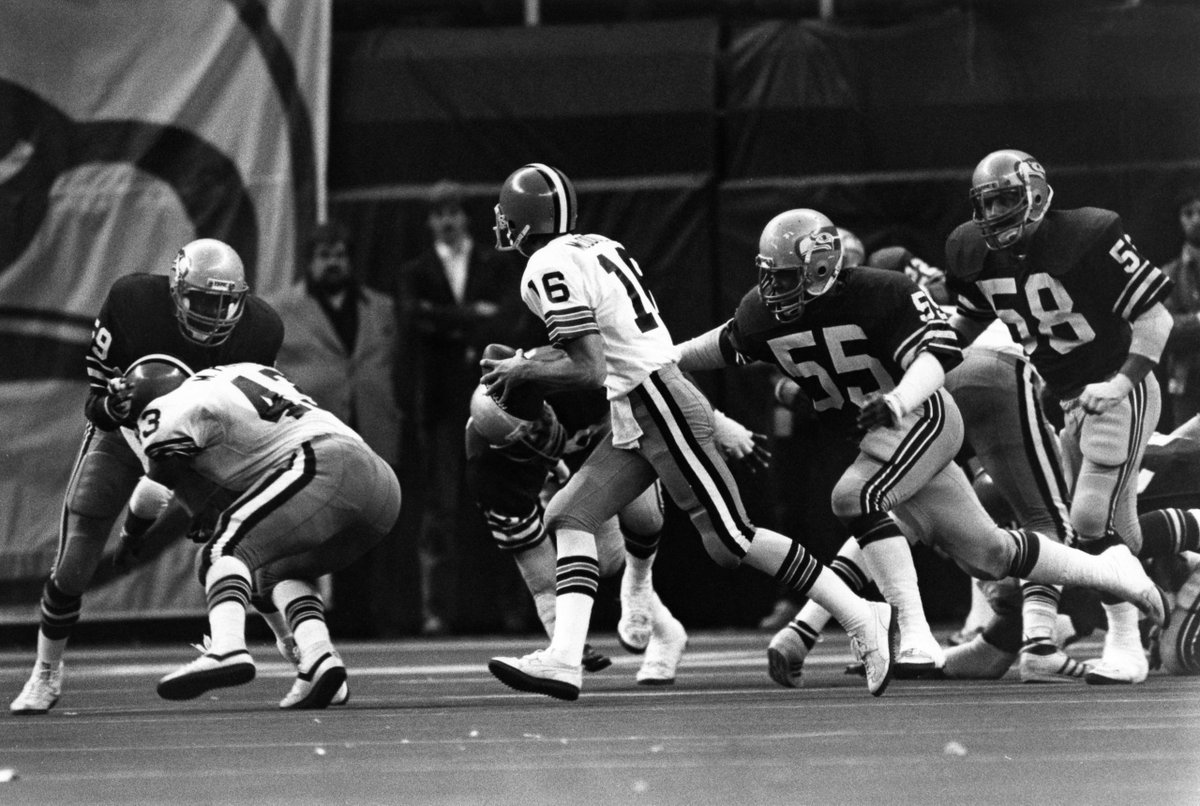 Seahawks's tweet image. #Celebrate40 with a look back at our matchups with the @browns over the years.

📷's [shwks.com/h4ee]

#TBT