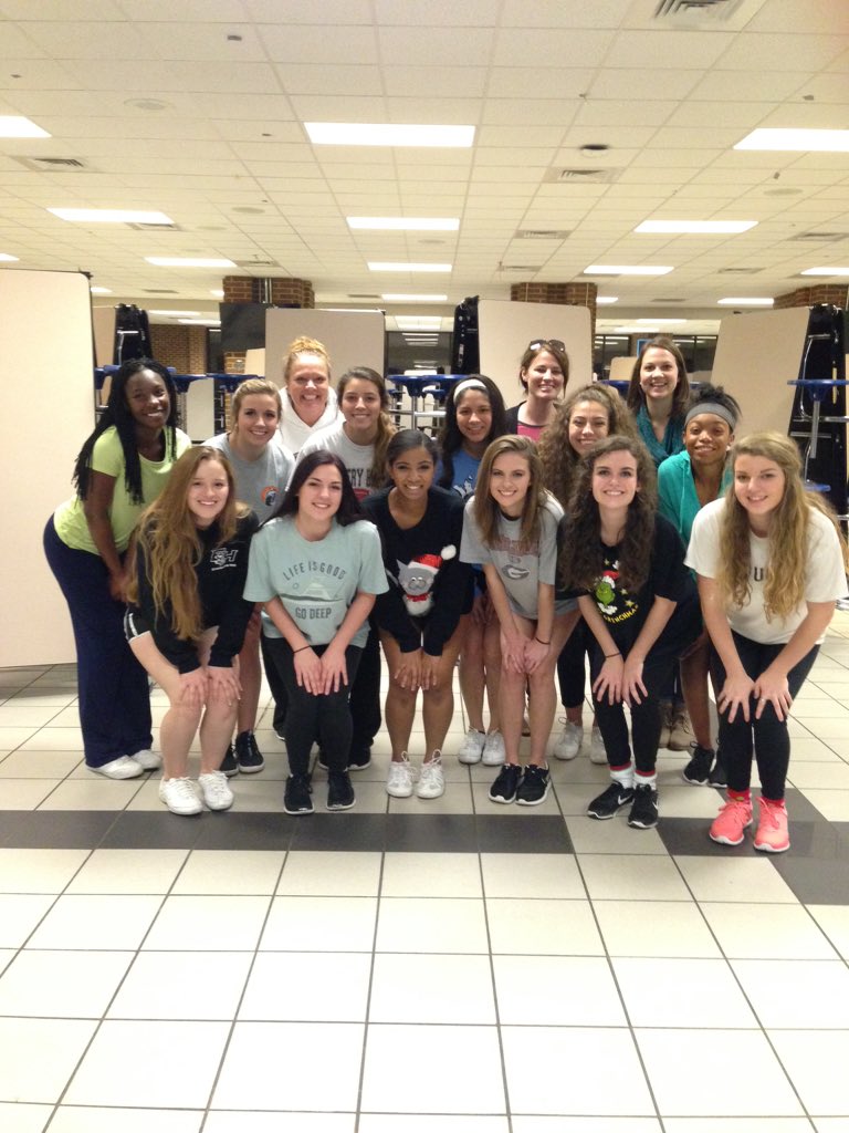TracyPassmore's tweet photo. Great group of ladies representing their school in @GHCFCA @FCAEastWest Classic cheer practice!! #halfthesquad https://t.co/h6jynmedMb