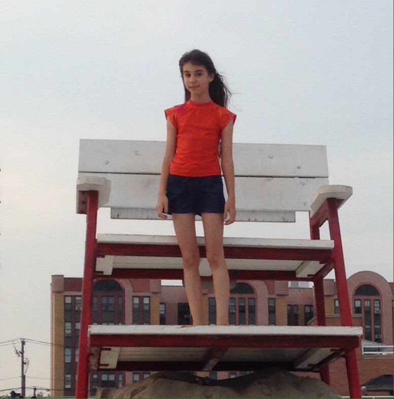Lexush16's tweet image. At the beach, chillin' on the lifeguard's chair!! #reallywindy