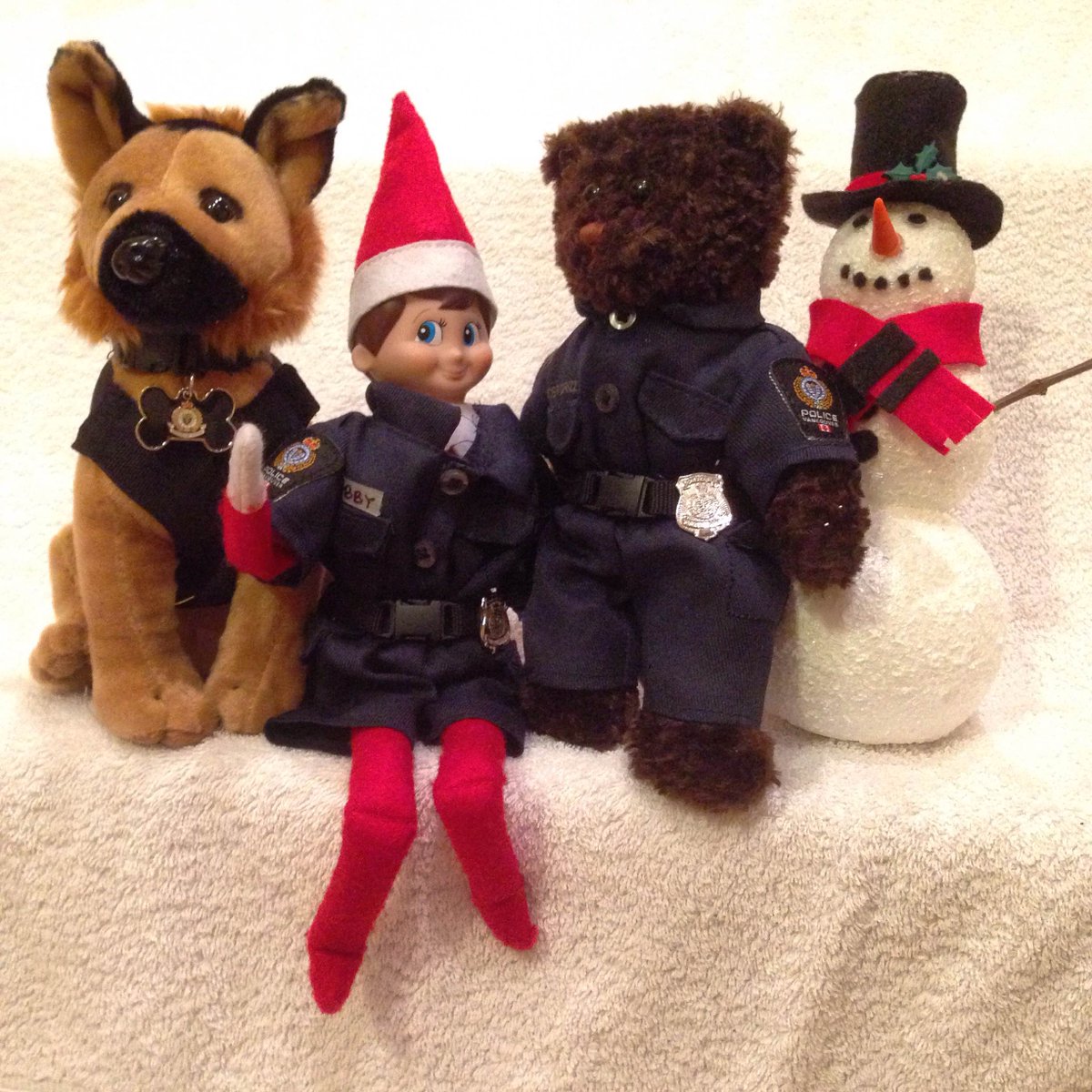 VancouverPD's tweet photo. Little did Bobby know, but he's had his own very effective team all along. #VPDElf https://t.co/WVxuh3jgyF https://t.co/BCwhRnhSAJ