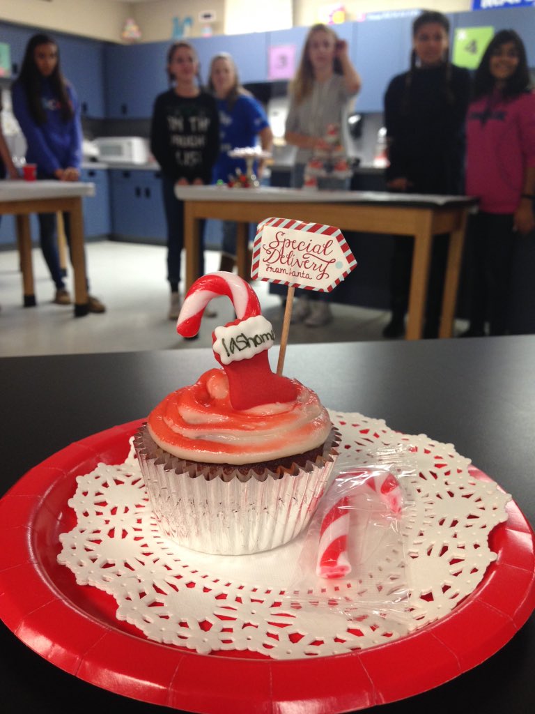 lashombewms's tweet photo. Cupcake wars-day 2 #wayside2015 #emsproud #wildcatpride https://t.co/xQITiOV63B