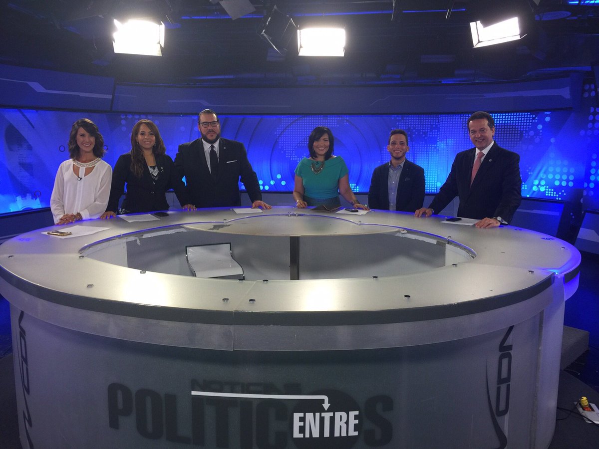 KarenRicardoC's tweet photo. #FlashBackEP en @CDN37 con @itobisono @VGomezCasanova @GeanildaOficial @kathernandez @AugustoCabral27 https://t.co/PsvkZxtaBl