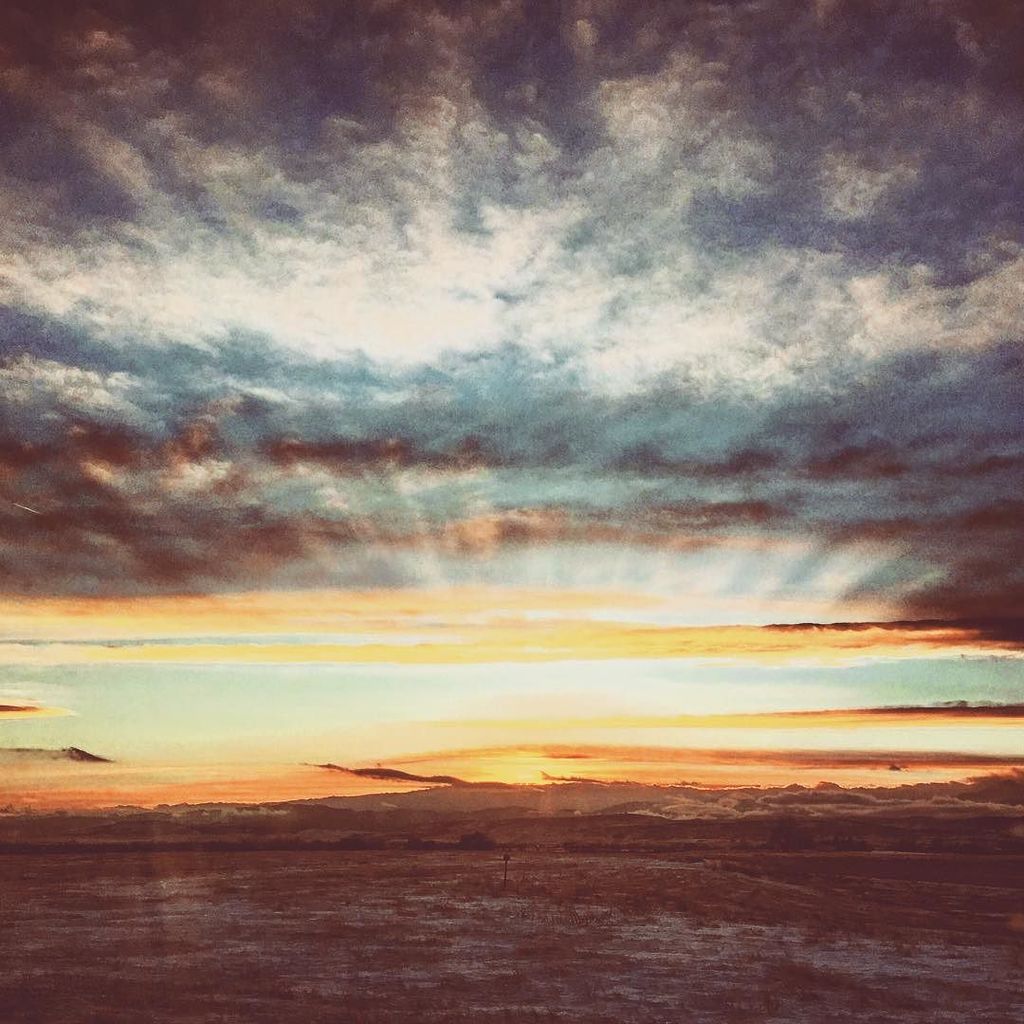LadyRainIS's tweet photo. Driving along Colorado's front range just south of Fort Collins. #sunset_madness #sunsetporn #beautifulview #viewfr… https://t.co/q2CRlwxN7H
