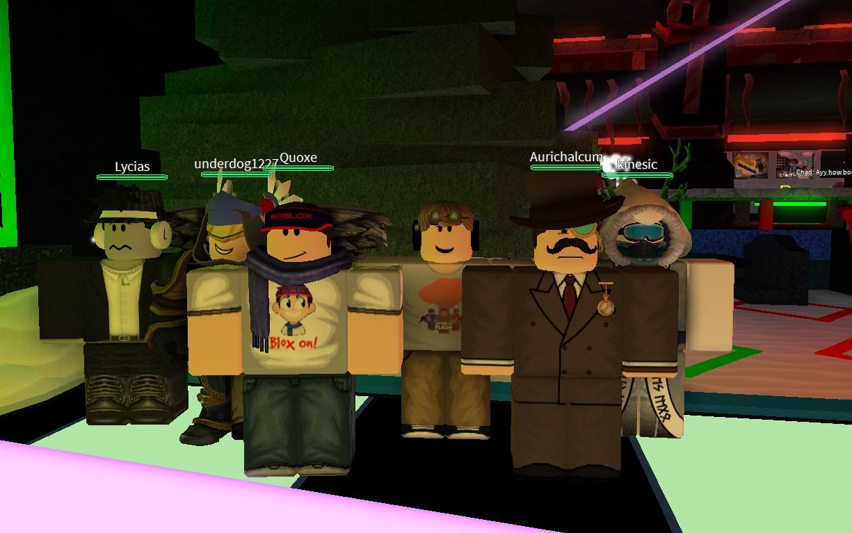 Chadthecreator On Twitter Christmas Photo With Around 3 4ths Of The Club Boates Moderator Group Https T Co Xh1ul7ph1o - roblox club boates proprietor