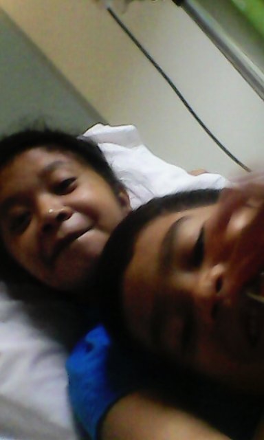 ElmoSharifa's tweet photo. admit in hopital nakuha pa mag selfie kahit may sakit.. 
heheh https://t.co/GQDZB3AvpD