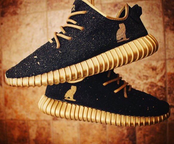 PilIsbury's tweet photo. OVO Custom Yeezy's 😧 https://t.co/xCVHQjJbWE