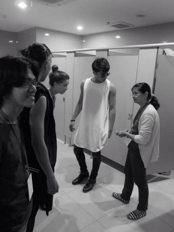 gorgpapi's tweet image. DJ? KOREAN OUTFIT? CHAROOOT