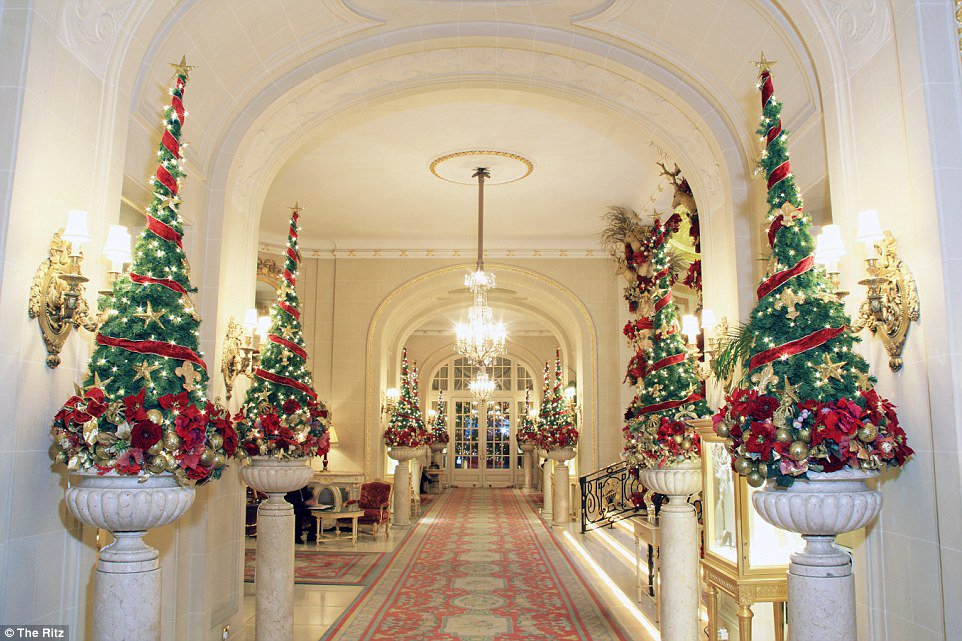 Here is how the world's best hotels are decked out for Christmas dailym.ai/1RqPgHl