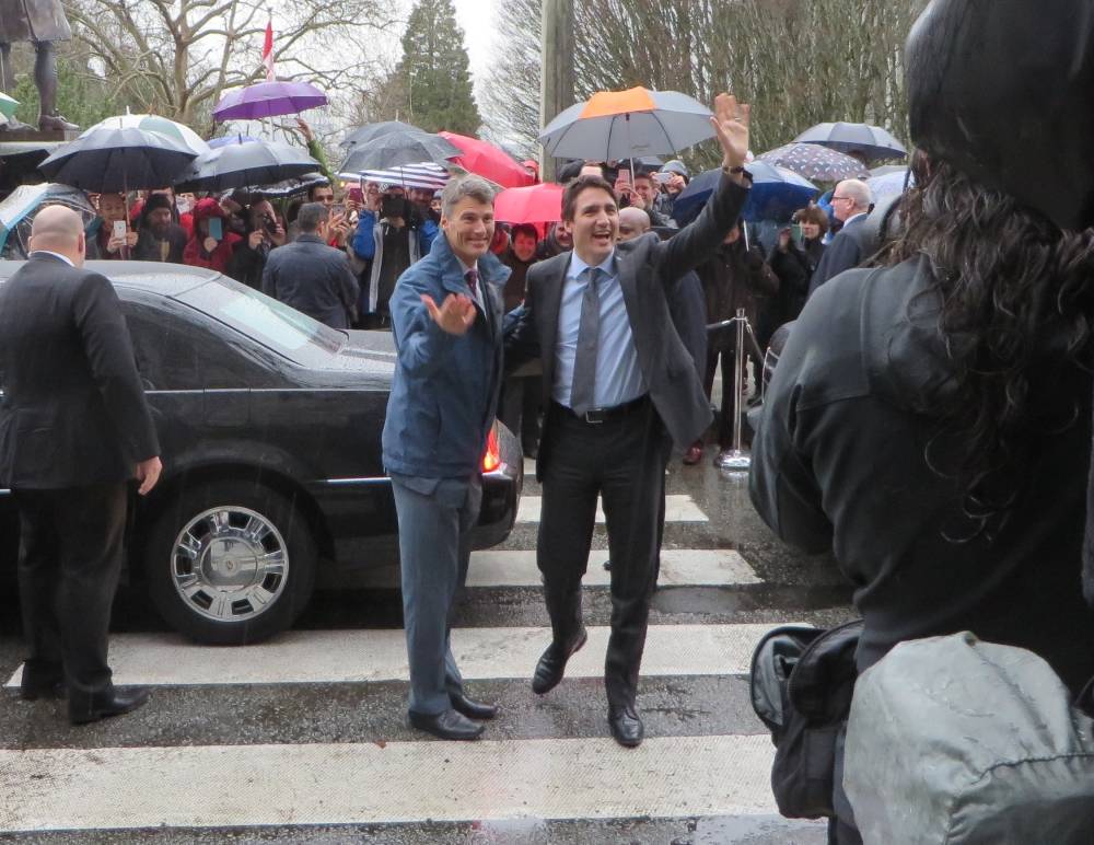 georgiastraight's tweet photo. A warm reception for #JustinTrudeau from Vancouverites outshone #Wetcouver weather https://t.co/HPNFKs97YQ #cdnpoli https://t.co/e0aGfuZKC6