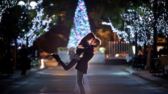 eyehoroscope's tweet photo. Relationship goals #ChristmasAndChill https://t.co/B07EkMGMT8