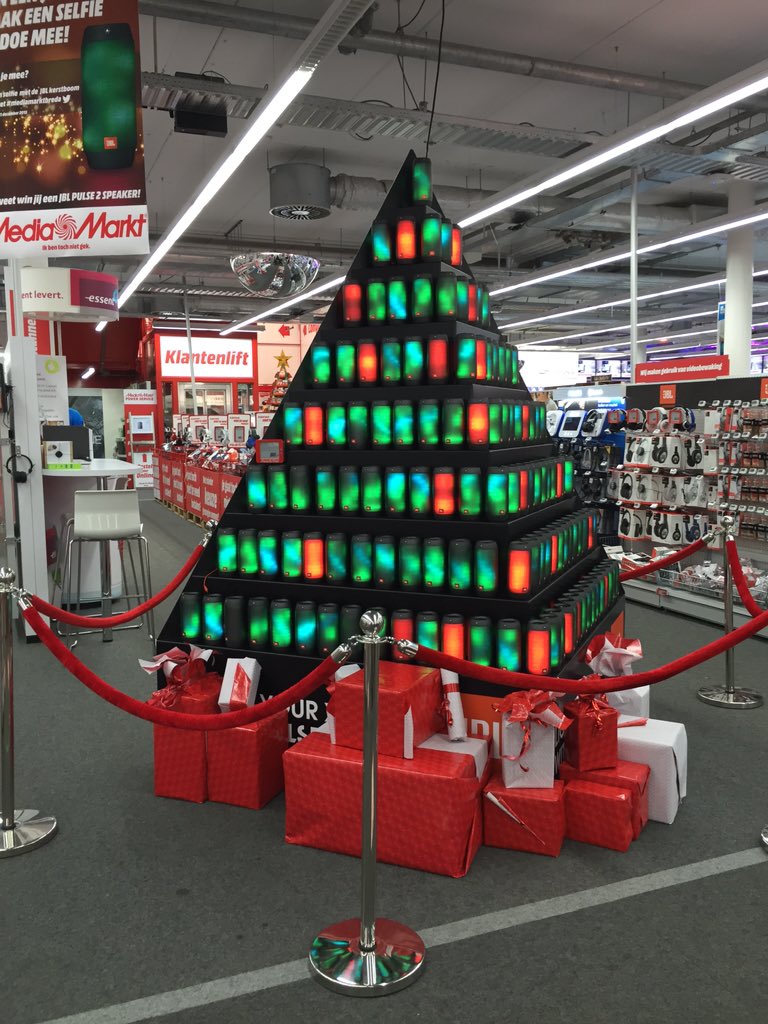 machine Scharnier Reusachtig Retailcowboys on Twitter: "Kerst op de winkelvloer! #jbl presentatie bij # mediamarkt https://t.co/nrY7Ocr19Y" / Twitter