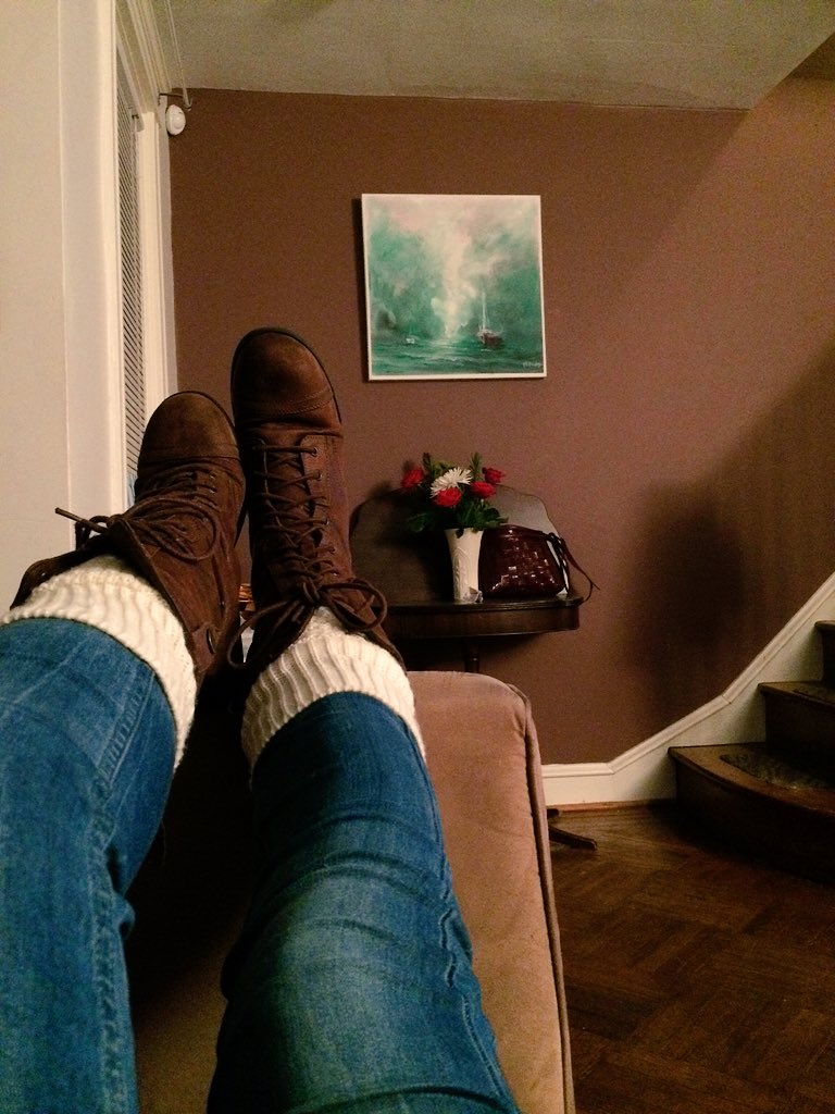 Kalee_Alexandra's tweet photo. Lovin' my boot warmers #bootwarmers #boots #rowhouse #flowerseverywhere #artwork #threestories #christmasinthecity https://t.co/FhK6atTX8A