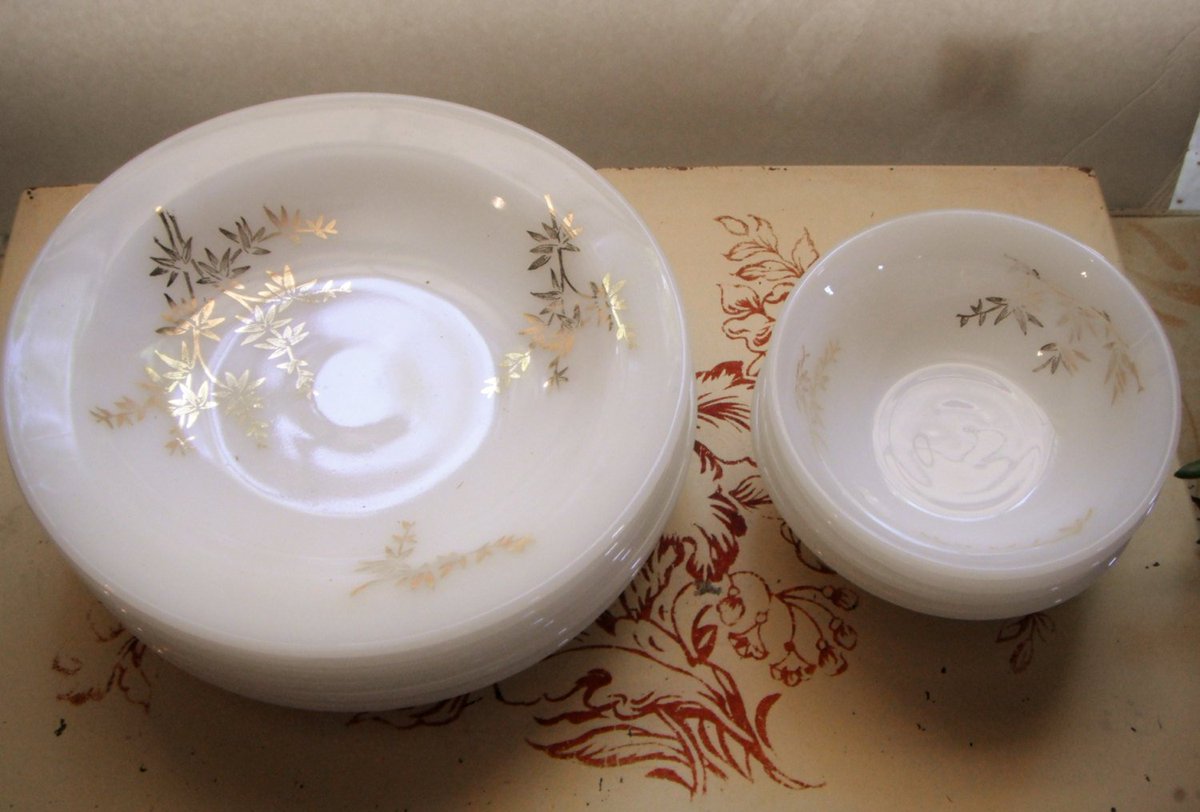 vintageexchange's tweet photo. Golden Glory Vintage Federal Glass Soup Bowls and Berry Bowls https://t.co/Mc5HhPkV9t #Etsy #VintageDinnerPlate https://t.co/Xf3DpoRmKH