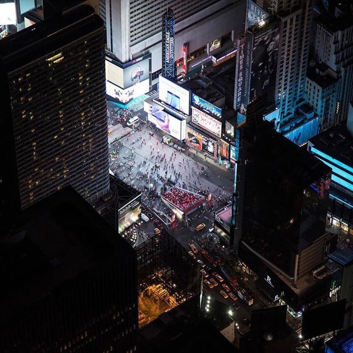 vzafir's tweet photo. #hash4tag Photo by nyonair #TimesSquare | @jayobs | @flynyon #NYC There is only ONE hour Left of our #WrightBrother… https://t.co/qG9Y9Dnk48