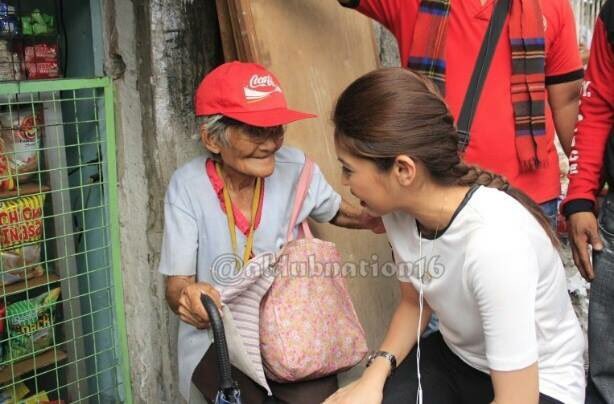 MAINEnatics_OFC's tweet photo. Napakabusilak talaga ng puso mo, Menggay. Wag ka sana magbabago! We 💛 you! @mainedcm | (ctto) 

#ALDUBTheSearch https://t.co/5c4AYBjAWu