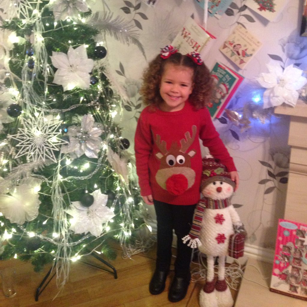 jodiemc84's tweet photo. Christmas jumper day 4 my fab little princess @tagoeg27 https://t.co/ErdzhJ2CmN