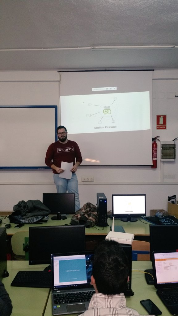 iesjacaranda's tweet image. Hoy nuestros alumnos del ciclo ASIR presentan sus proyectos. #endian #ltsp #ejabberd Gran trabajo!!!