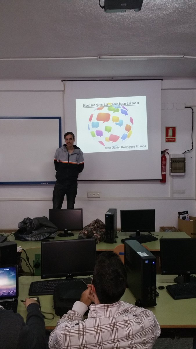 iesjacaranda's tweet image. Hoy nuestros alumnos del ciclo ASIR presentan sus proyectos. #endian #ltsp #ejabberd Gran trabajo!!!