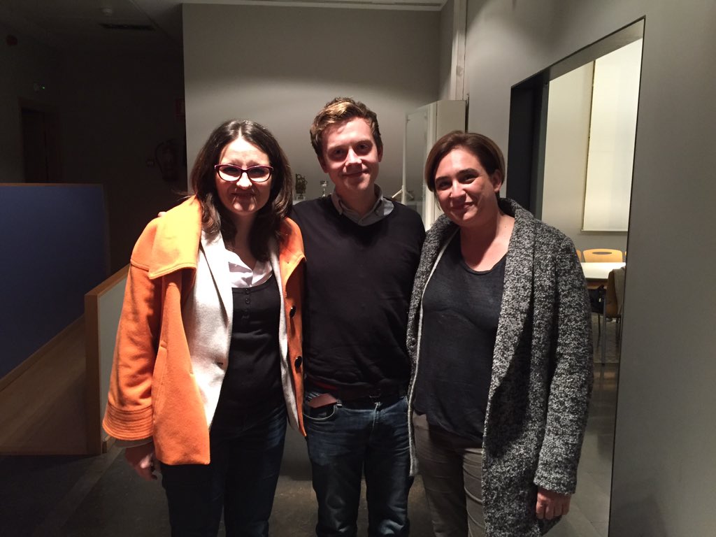 owenjonesjourno's tweet photo. Incredible honour to meet Catalan and Valencian heroes @AdaColau and @monicaoltra https://t.co/yXF1CZ74FO