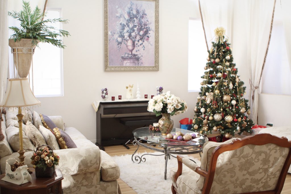 TheItMom's tweet photo. O, #Christmas tree! Here is our #tree + #decor. #HappyHolidays #Holidays #LasVegas #Henderson #TheTehs @TheItDad https://t.co/lpEo1tRMOh