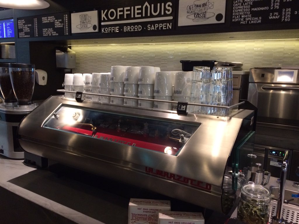 Great to see our new 3GR X1 #customdesign #lamarzocco #linealove #byzink at Koffiehuis at Utrecht Central Station!