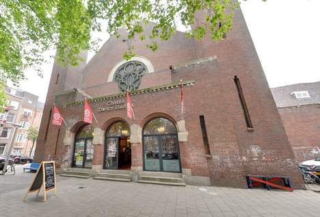 parool's tweet photo. Groen licht voor grand-café in de Chassékerk dankzij compromis tussen buurt en ondernemer https://t.co/6cHxWZeHUh https://t.co/VzEBJ3SEZf