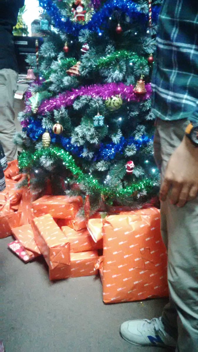 AstianiFitri's tweet photo. #KSKIIChristmasParty2015 https://t.co/zxTuZ0drFk