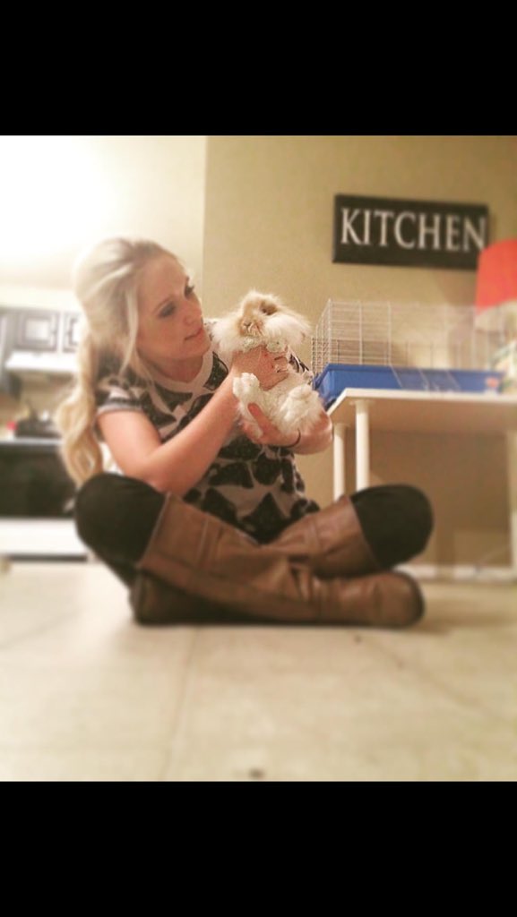 katelynn_flack's tweet photo. I am OBSESSED with this bunny! #Lorax #mybaby #imeanbunny https://t.co/O253PL4oks