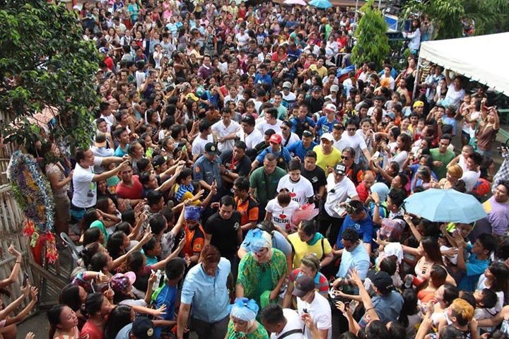 takemetodotph's tweet photo. Did u see where Oreo is? 😂 Ctto #ALDUBTheSearch https://t.co/I3PCGWqfJq