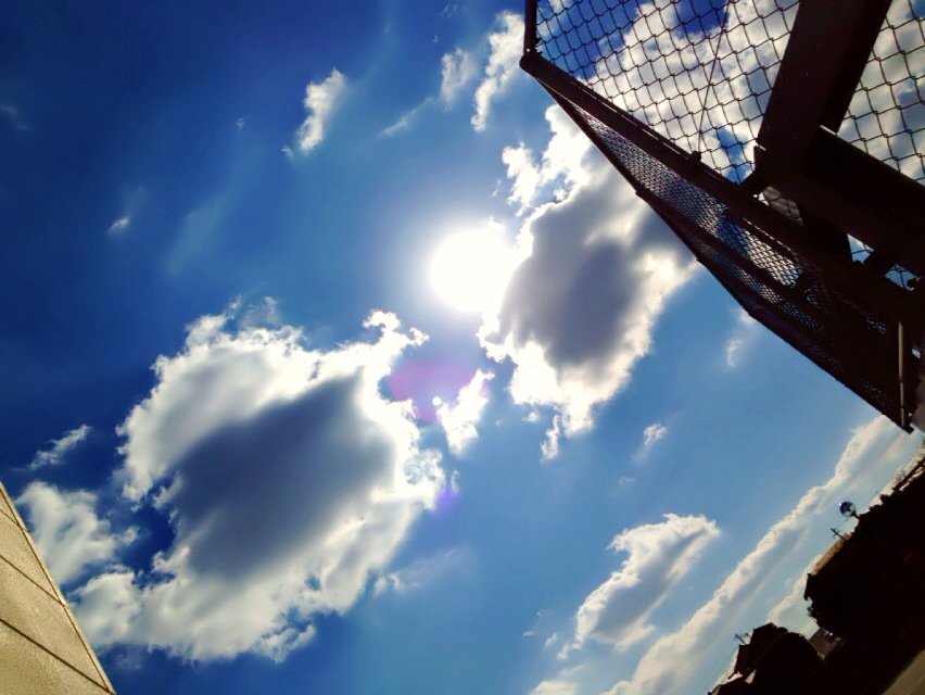 この青空の向こうに この青空の向こうに