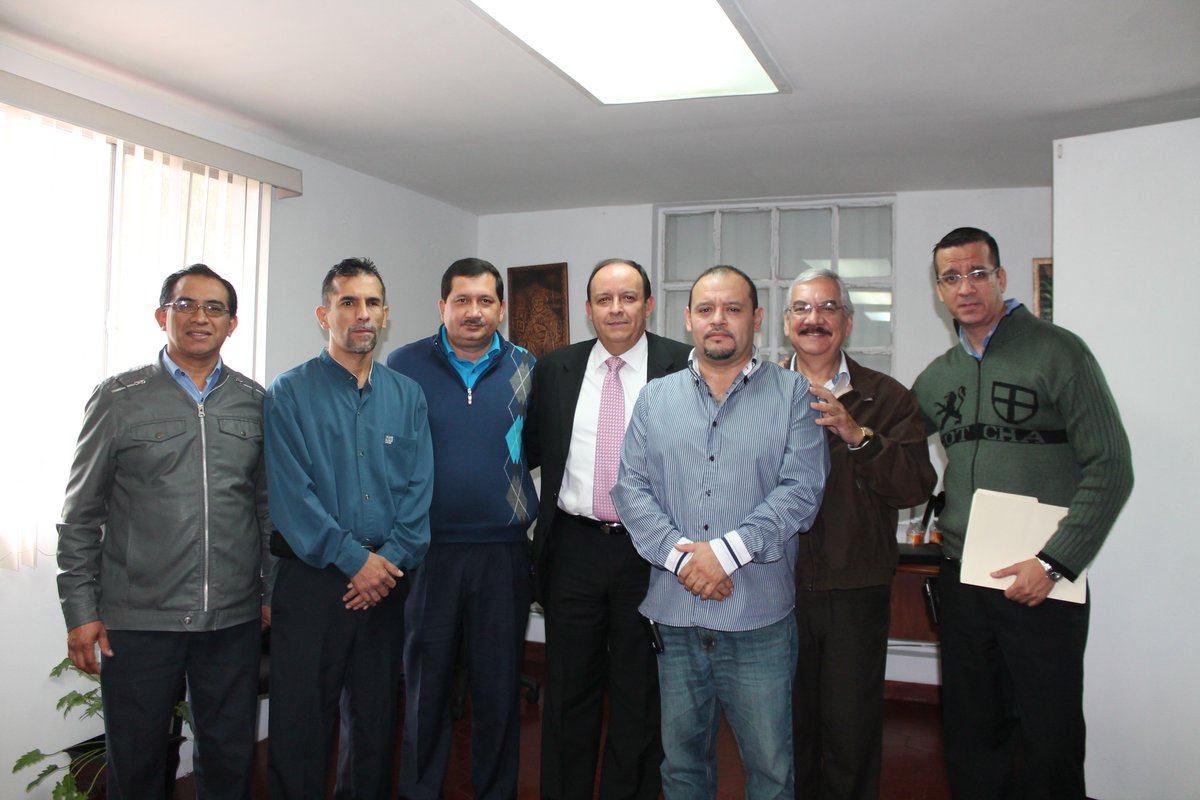SUTCECYTENL's tweet photo. El Comité Ejecutivo Estatal  da la bienvenida al nuevo Director del CECyTENL. al Dr. Jorge Castillo Villareal https://t.co/2xvWAadoax