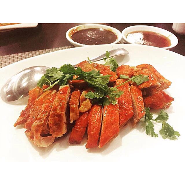 Why wait till #holiday if you can have #Roast #Duck today? Half like this is only Rp 149,000++ at #JunNjan! 😘🐦