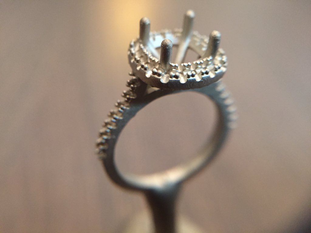 reddoordist's tweet image. Perfect micro prongs with #b9c perfect every time! #b9creator #jeweler #sandiego #rings #gold #designer #diamond