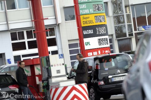 lamontagne_fr's tweet photo. Où trouver le gazole à moins de 1 € en Auvergne et Limousin ? --> https://t.co/13zr3XOC37 https://t.co/VYd20G813D
