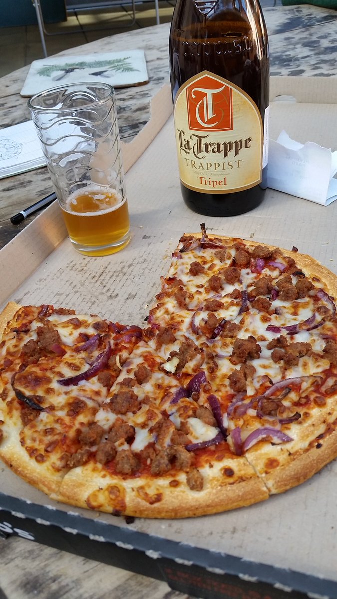 all_j_all_day's tweet photo. Lazy supper. But a very enjoyable one. And my girlfriend ditched me for #StarWarsTheForceAwakens , #NZweekend https://t.co/JHBCVe6YUt