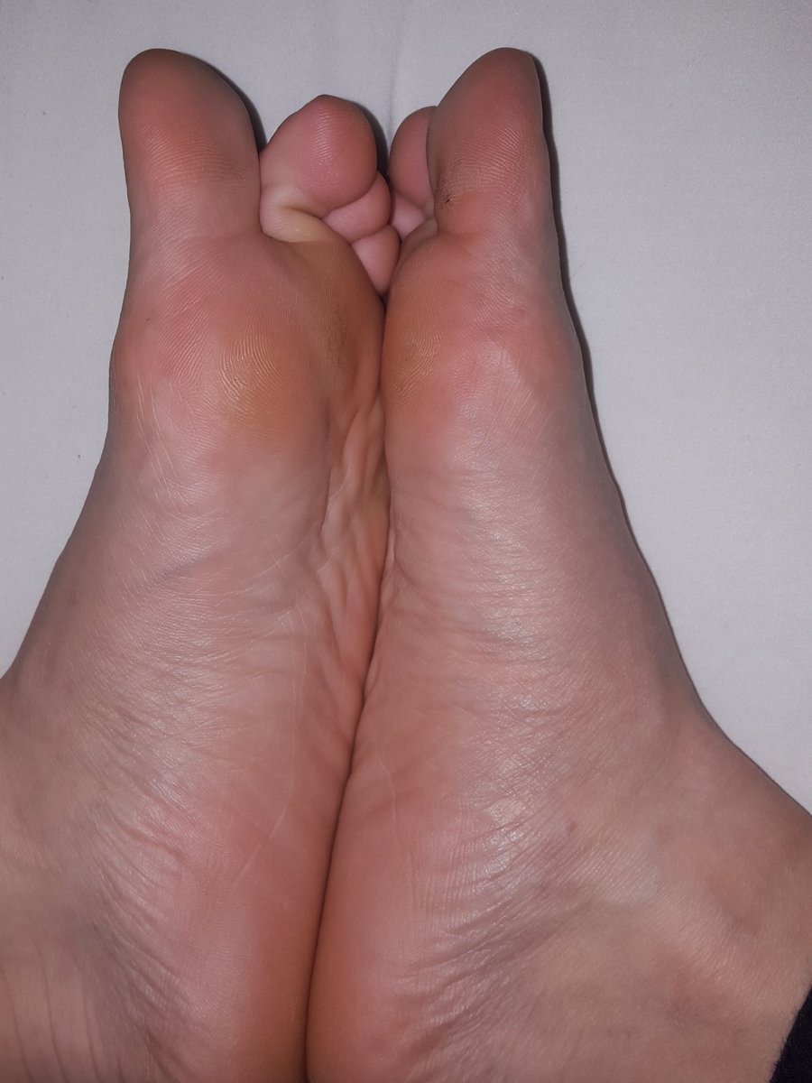 AngelaLoveChat's tweet photo. Lick My feet all night long. You will ❤ it. #footfetish #footslut #soles #feet #toes #worship #princess https://t.co/CzNCyJsV0Q