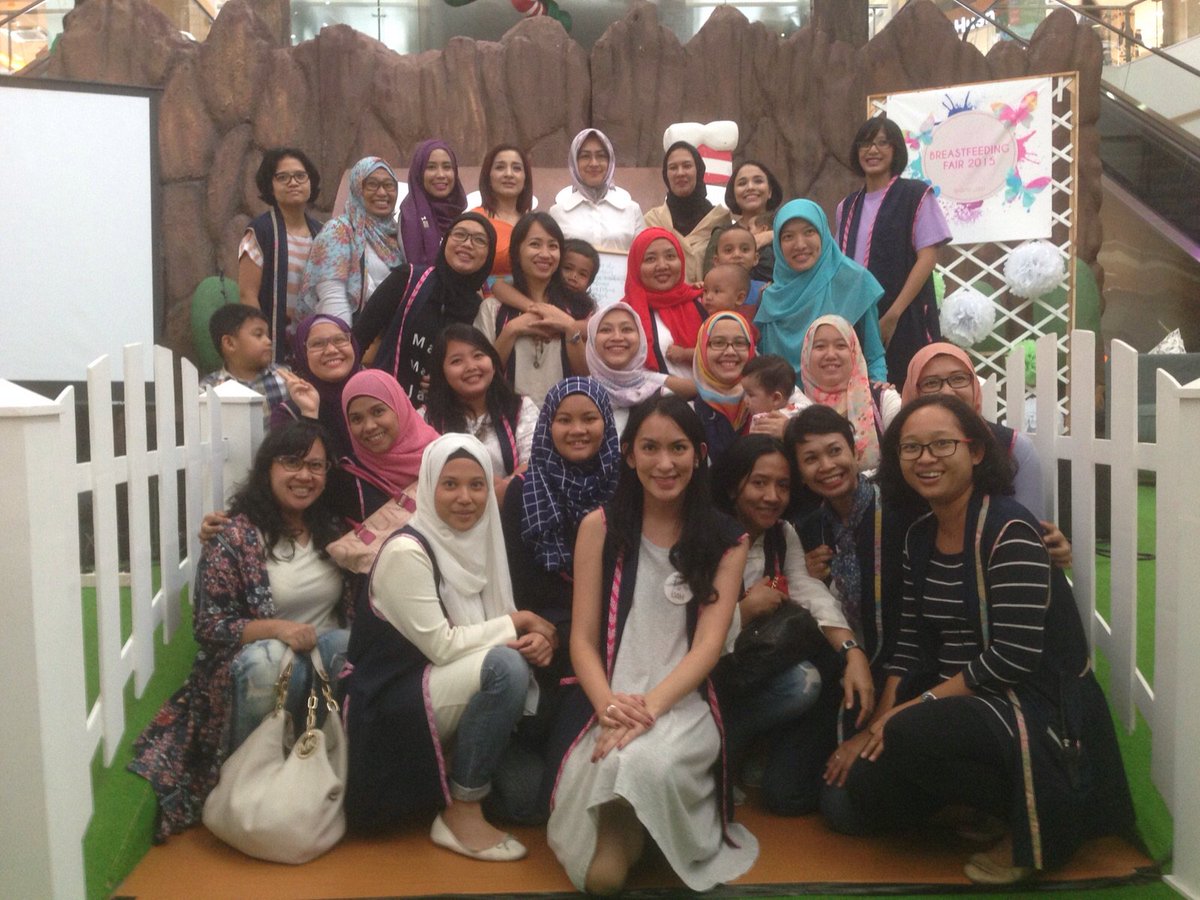 aimi_asi's tweet photo. #AIMIBFF2015 pun resmi dibuka oleh Ibu Airin Walikota Tangsel :)) @miasutanto  @dibamommy @housniati @adenits https://t.co/eBlR2oRQgC